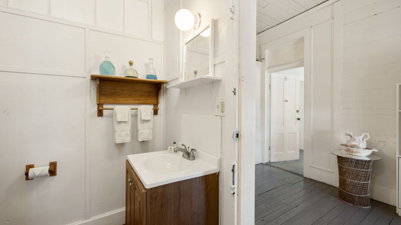 Photo of Bathroom in Cedar Key