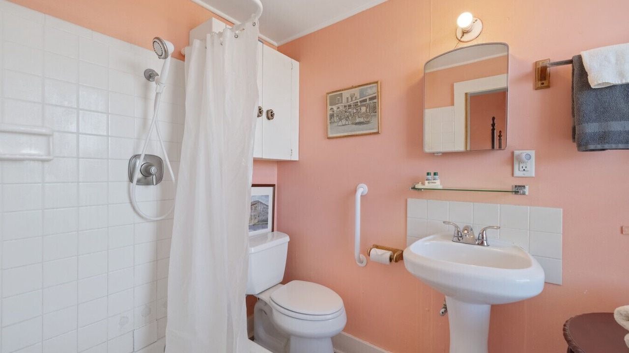 Photo of Bathroom in Cedar Key