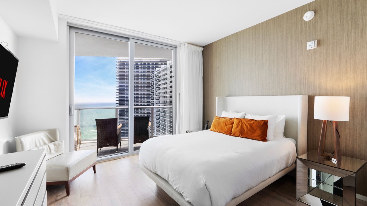 Photo of Bedroom in Hollywood South Central Beach