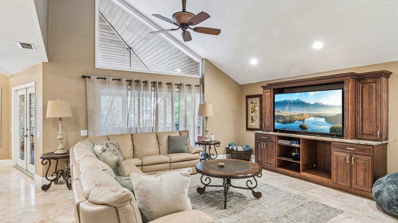 Photo of Livingroom in Lake Tarpon Estates