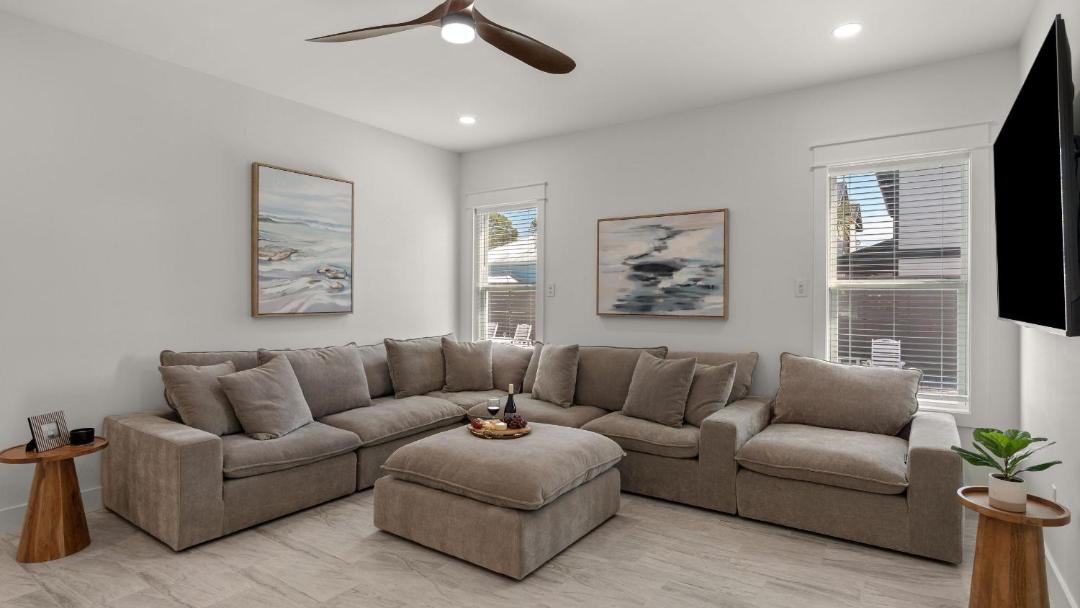Photo of Livingroom in Gulfview Heights
