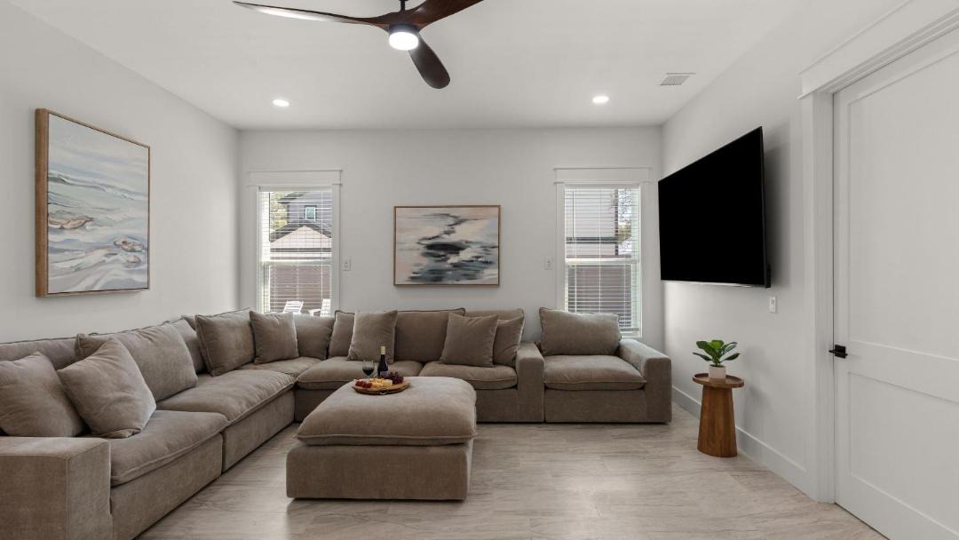 Photo of Livingroom in Gulfview Heights