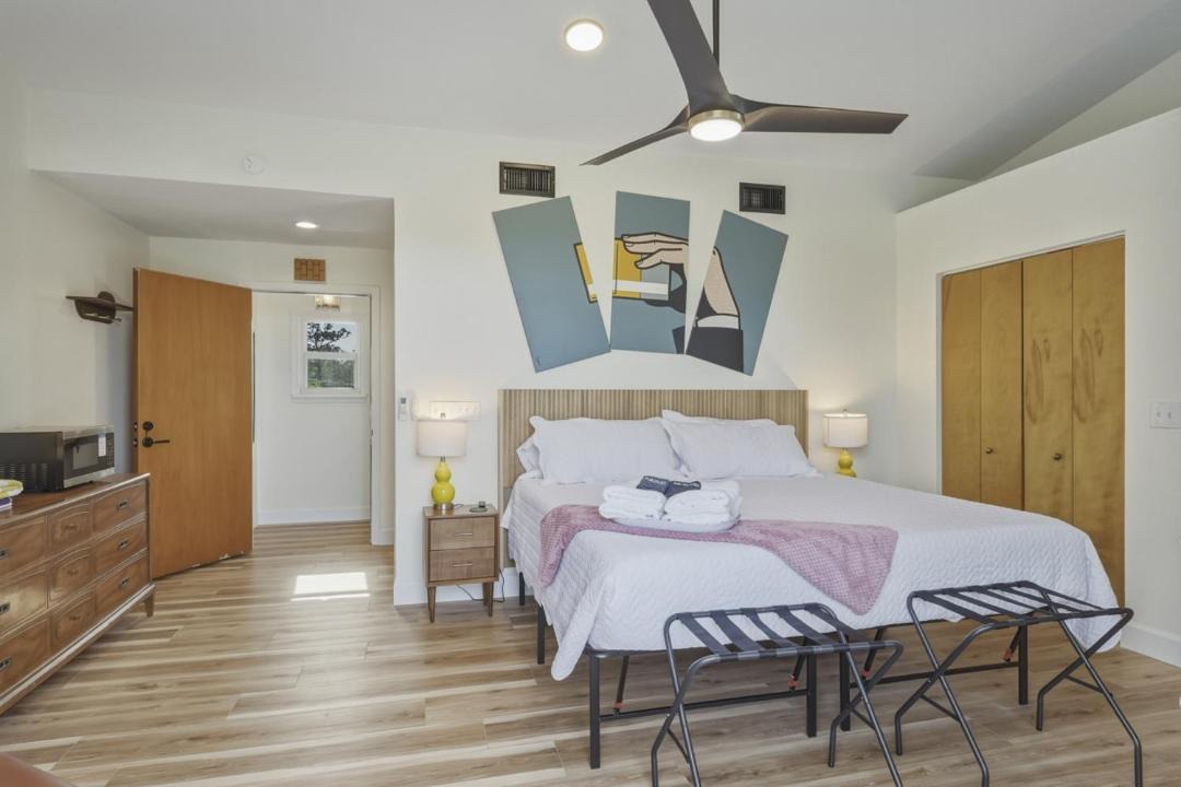 Photo of Bedroom in Bayshore Gardens