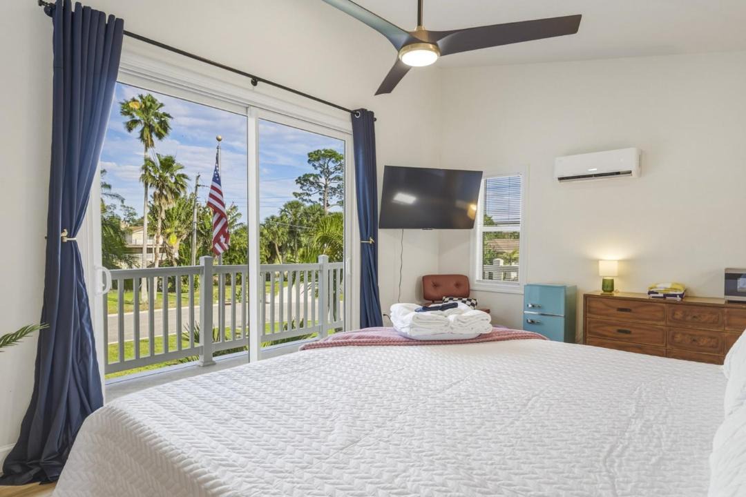 Photo of Bedroom in Bayshore Gardens