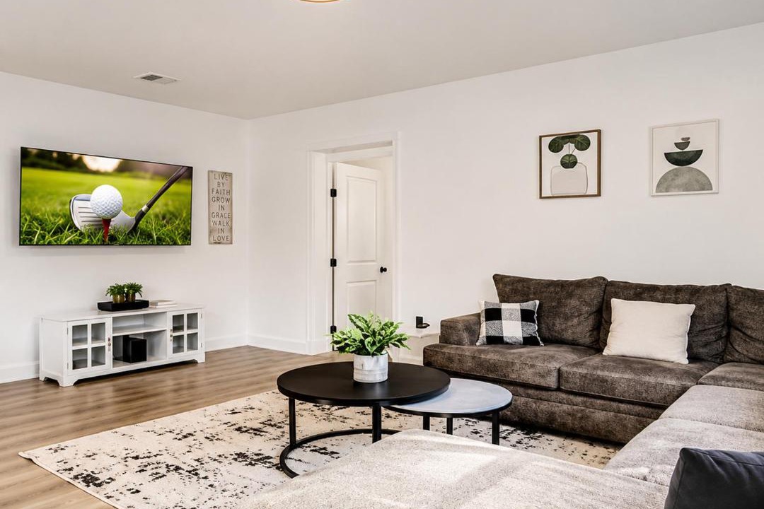 Photo of Livingroom in Windwood Bay