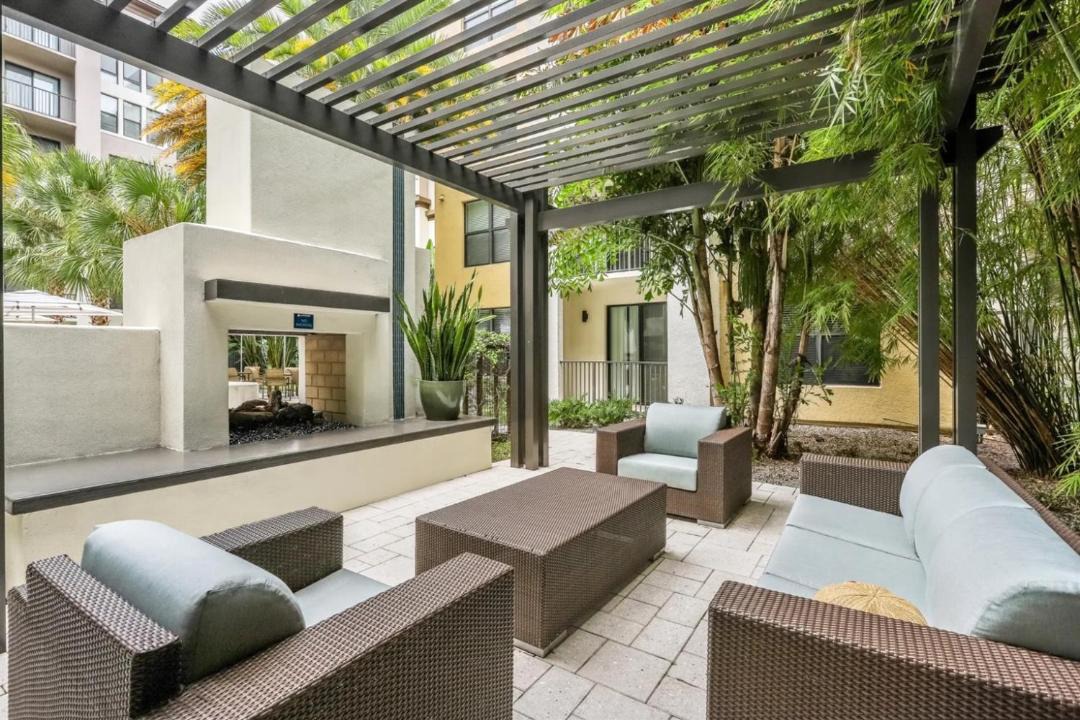 Photo of Patio Balcony in Carver City - Lincoln Gardens