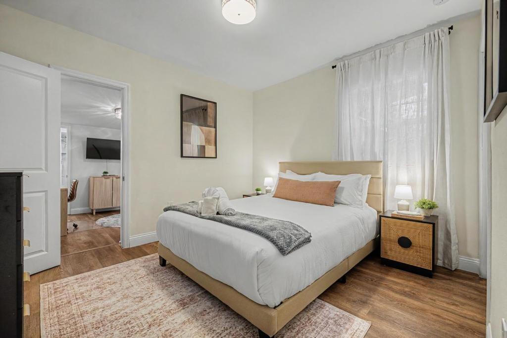 Photo of Bedroom in Town N County Park