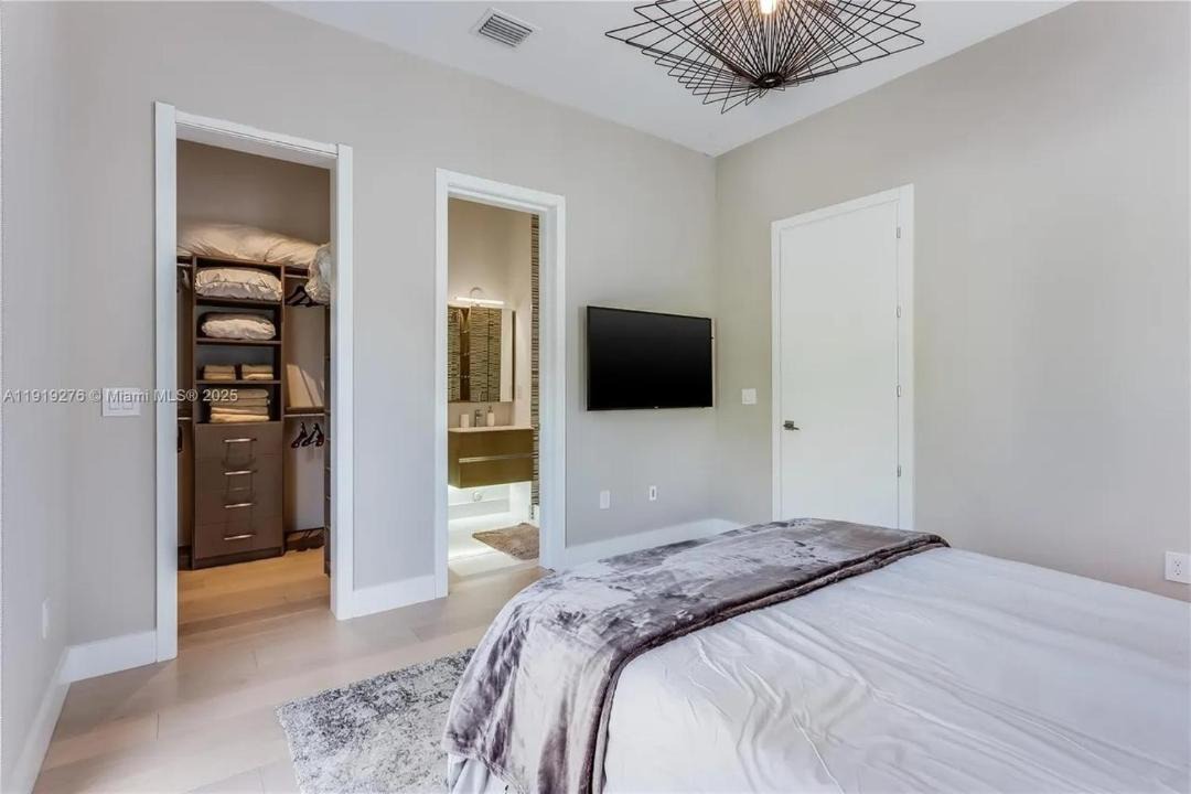 Photo of Bedroom in Northeast Coconut Grove