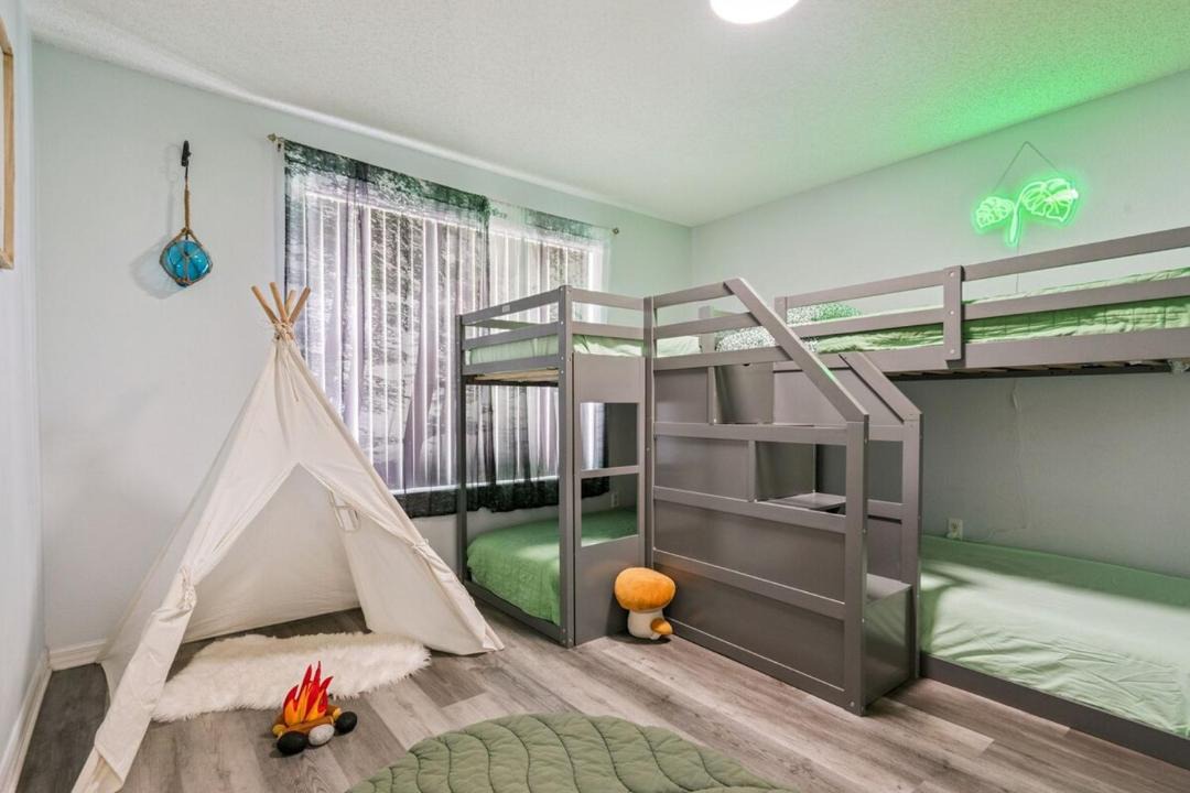 Photo of Bedroom in Lake Davenport Estates