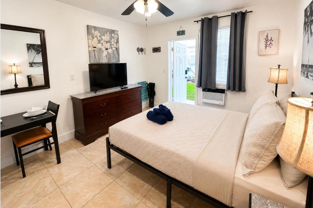 Photo of Bedroom in Hollywood South Central Beach