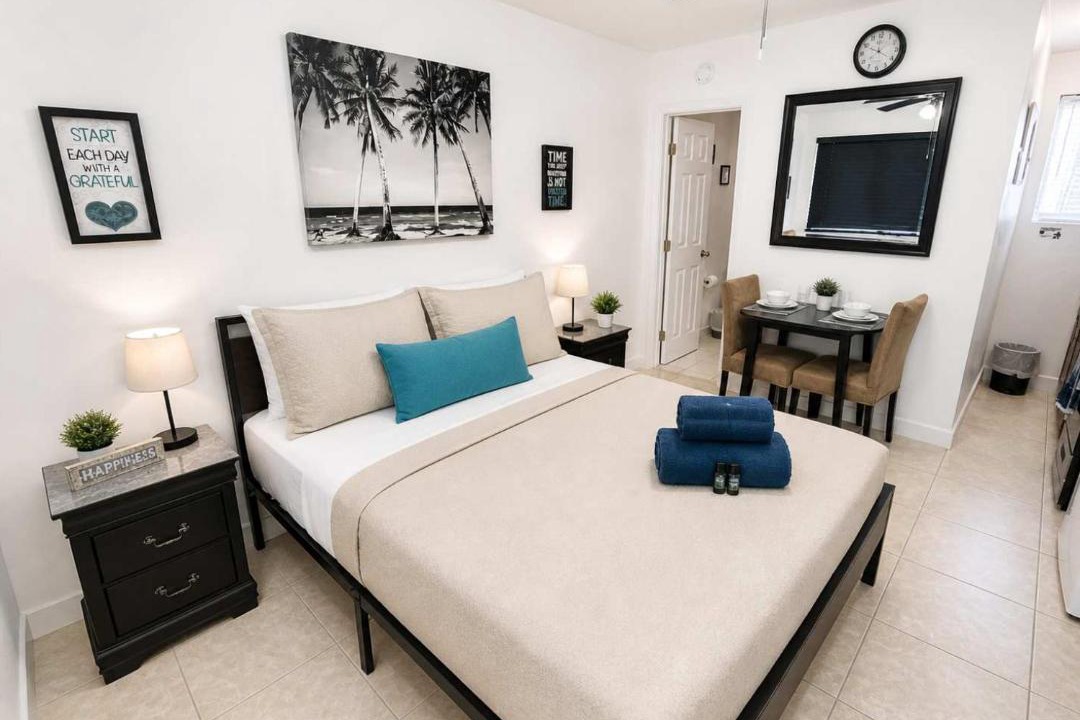 Photo of Bedroom in Hollywood South Central Beach