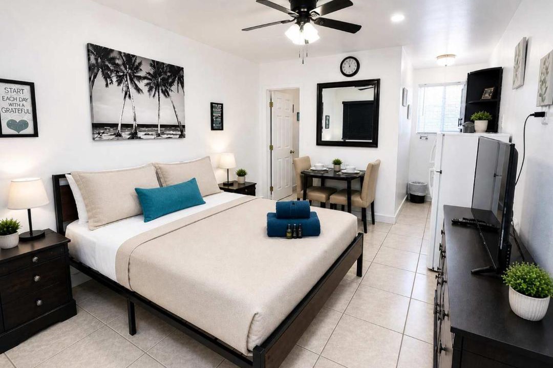 Photo of Bedroom in Hollywood South Central Beach