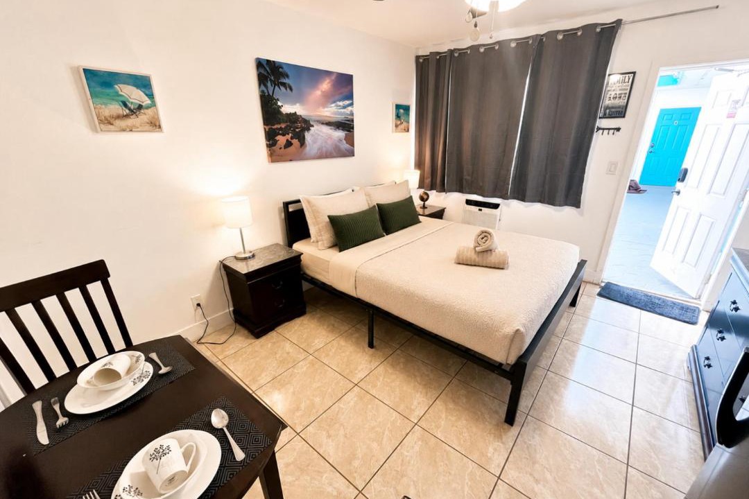 Photo of Bedroom in Hollywood South Central Beach
