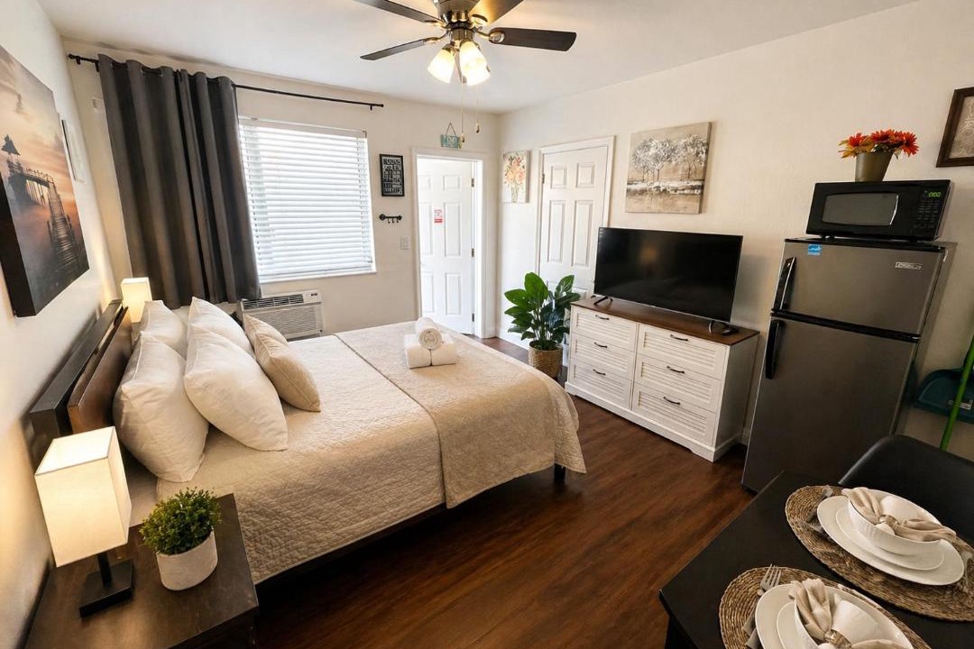 Photo of Bedroom in Hollywood South Central Beach