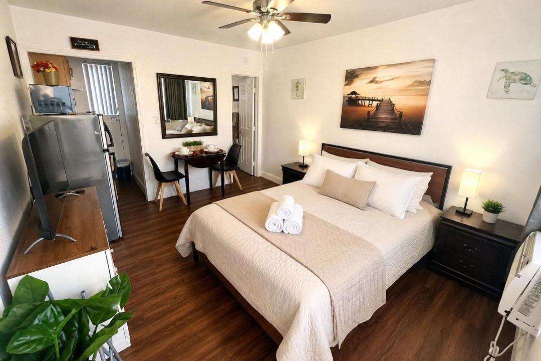 Photo of Bedroom in Hollywood South Central Beach
