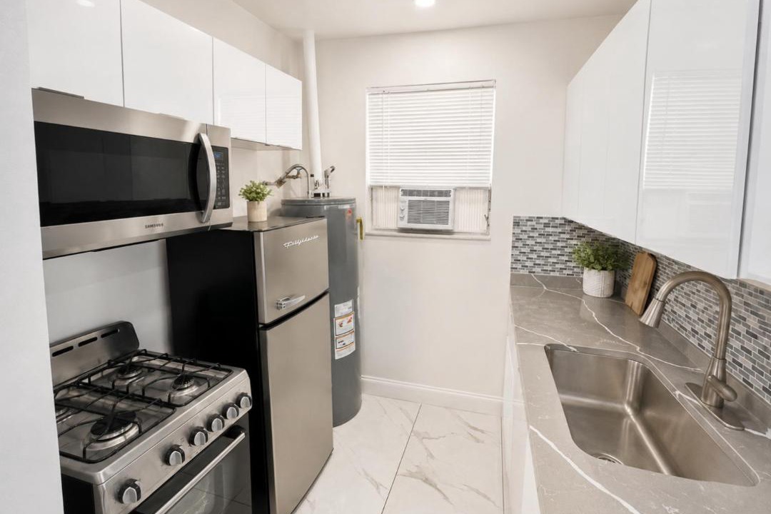 Photo of Kitchen in Hollywood South Central Beach
