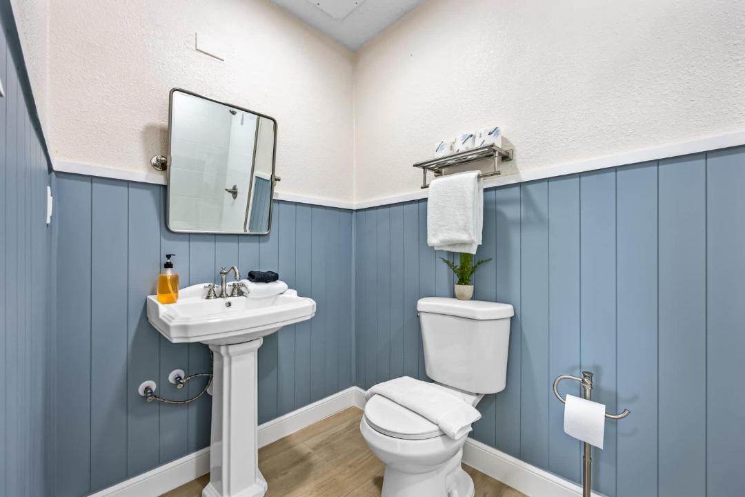 Photo of Bathroom in Parsuns To Cocoa Beach