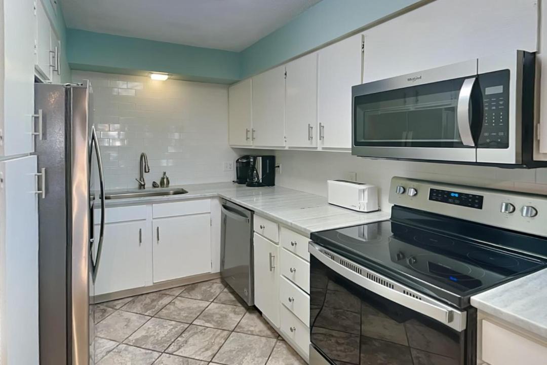 Photo of Kitchen in Biltmore Beach