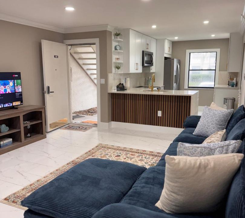 Photo of Livingroom in East Lake Woodlands