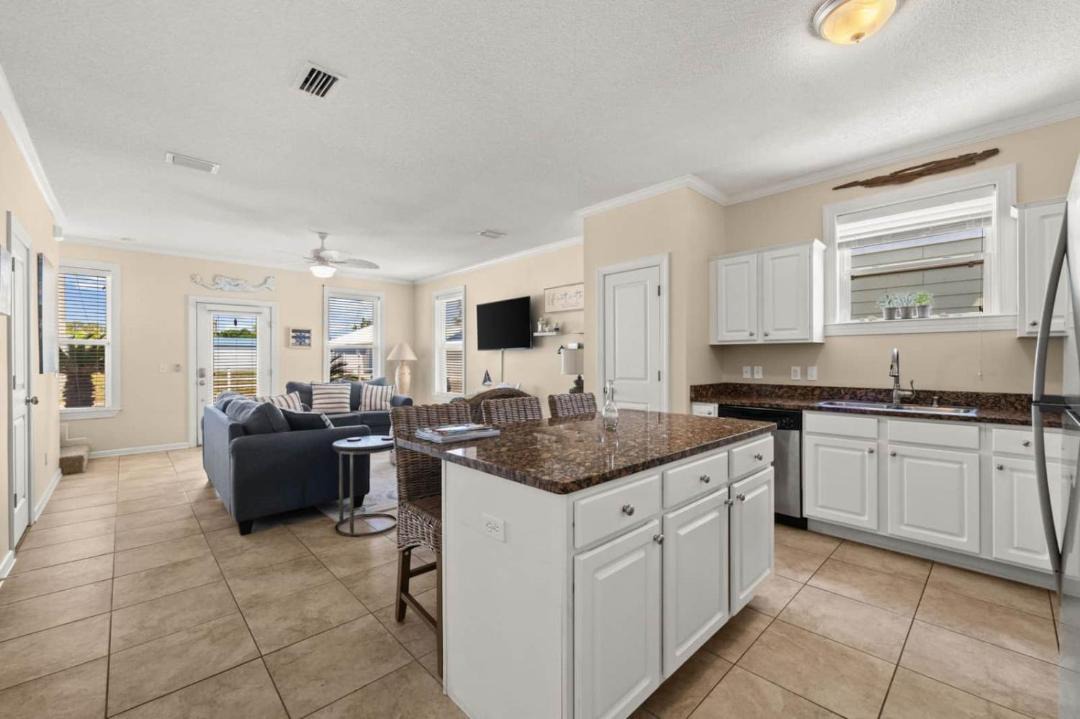 Photo of Kitchen in Laguna Beach Estates