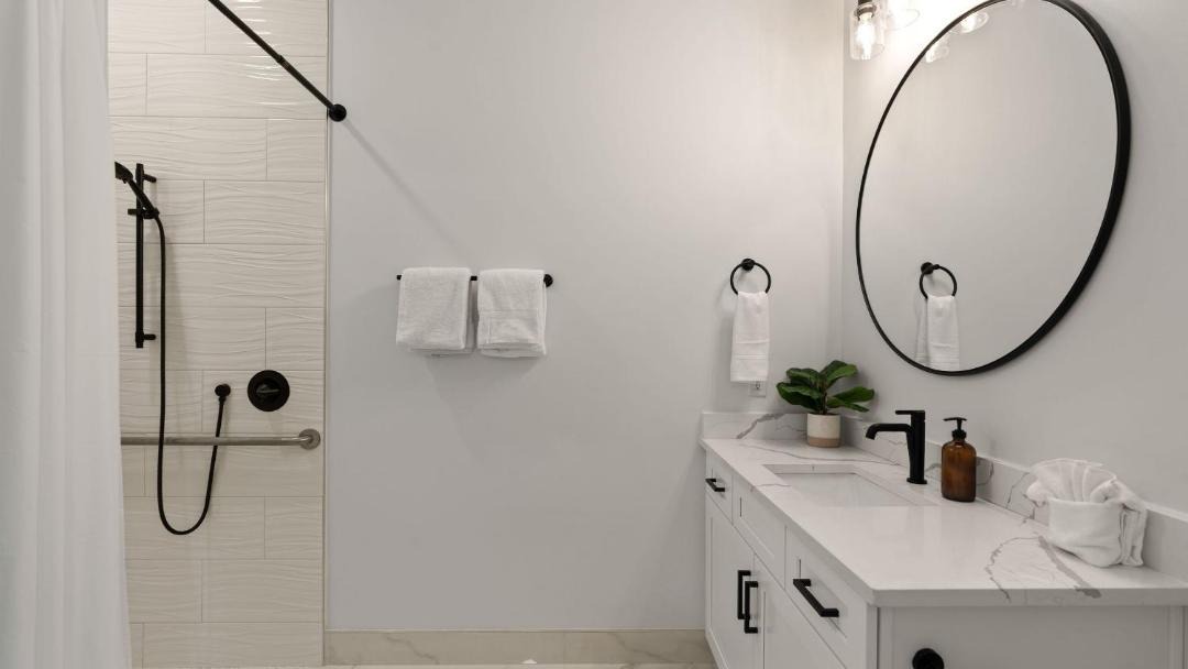 Photo of Bathroom in Gulfview Heights