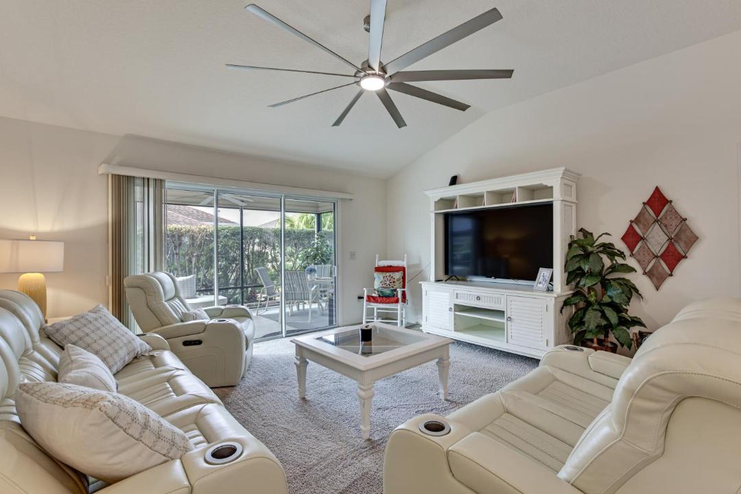 Photo of Livingroom in Collier
