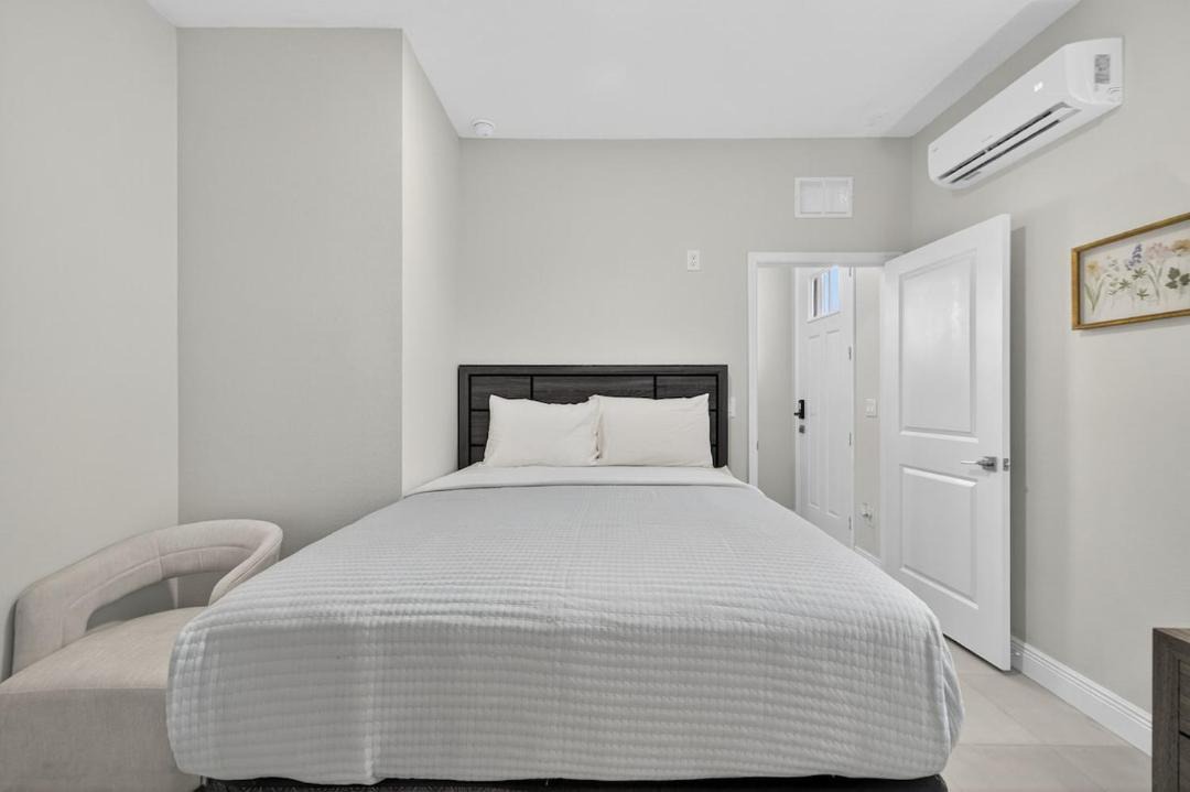 Photo of Bedroom in Bearss Plaza