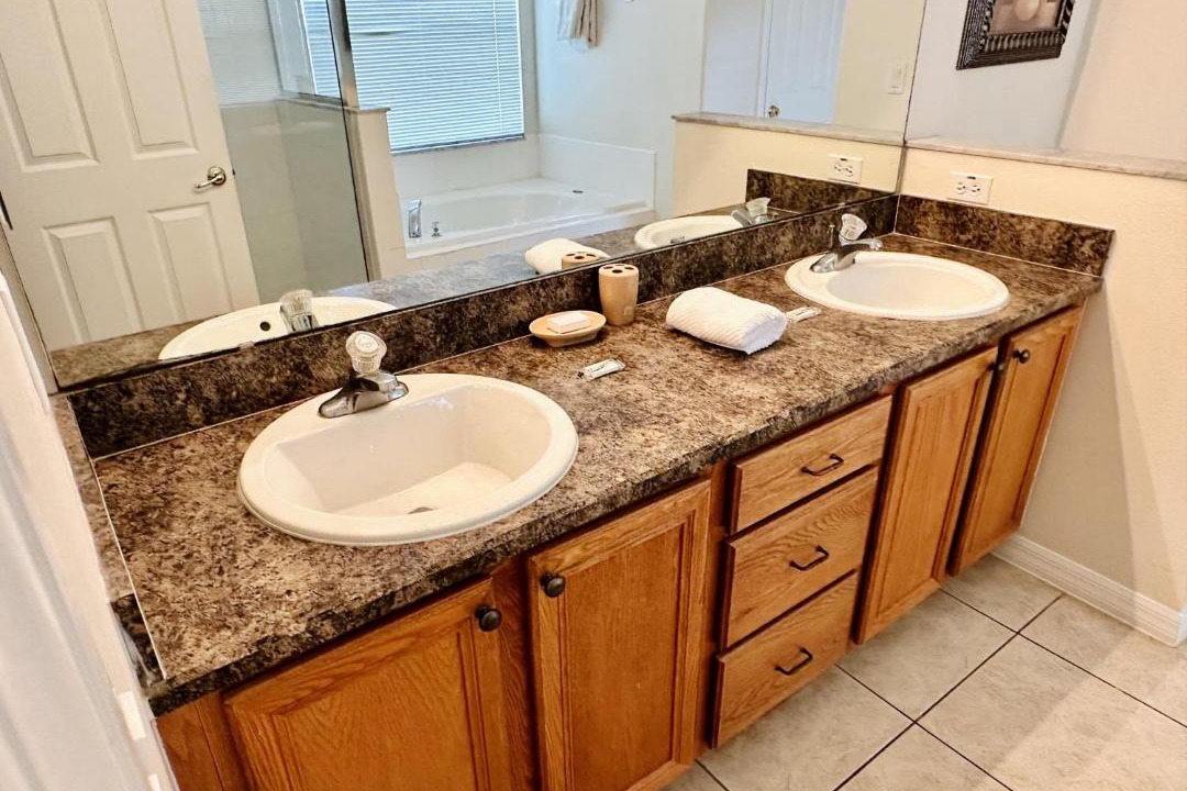 Photo of Bathroom in Orange Tree