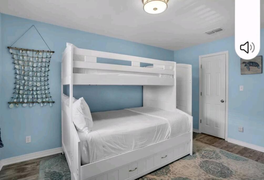 Photo of Bedroom in Holiday Isle