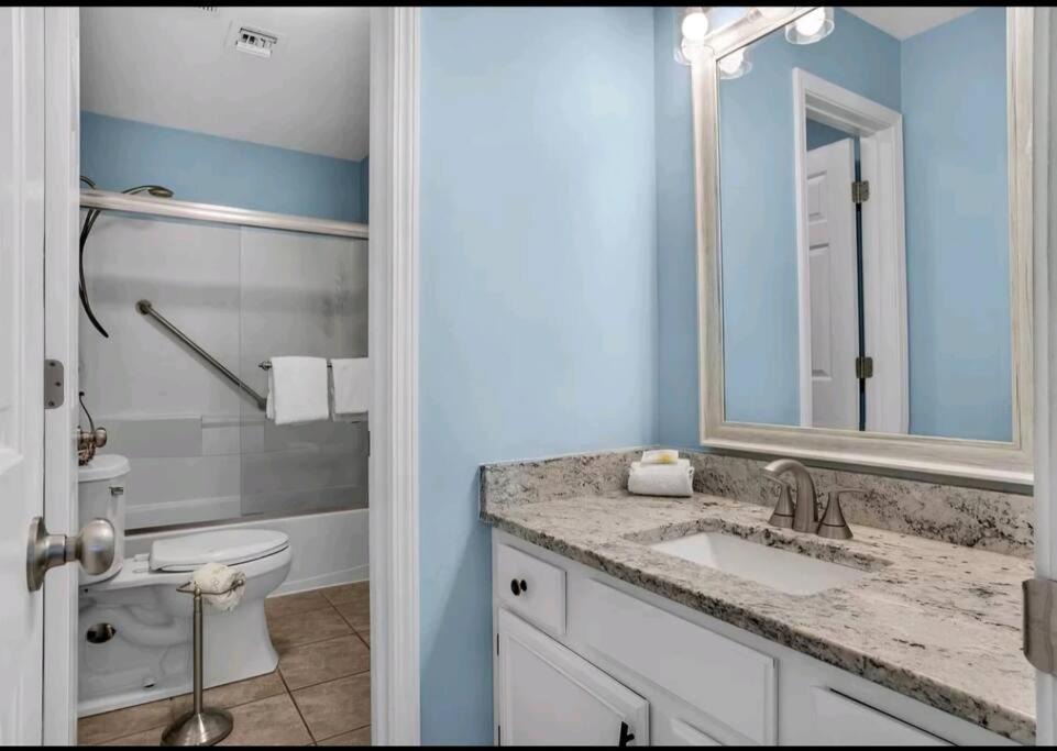 Photo of Bathroom in Holiday Isle