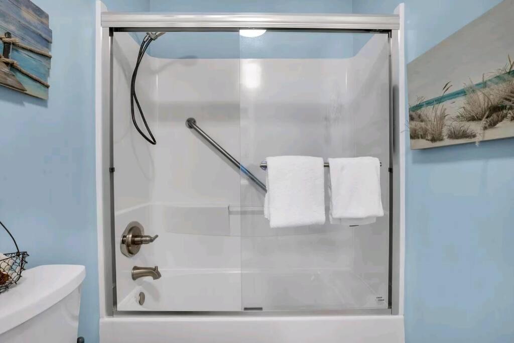 Photo of Bathroom in Holiday Isle