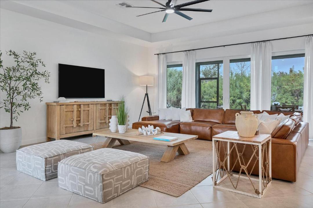 Photo of Livingroom in South Gulf Cove