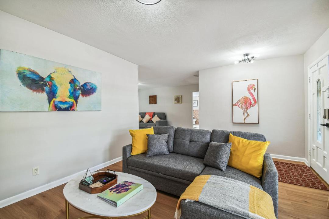 Photo of Livingroom in Oakford Park