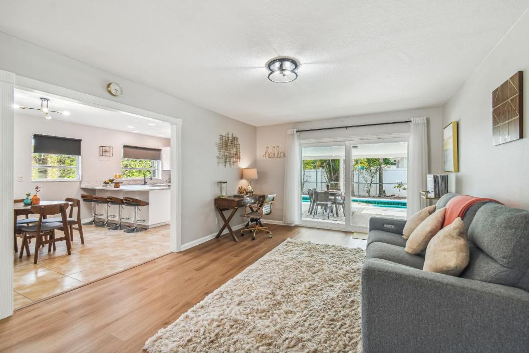 Photo of Livingroom in Oakford Park