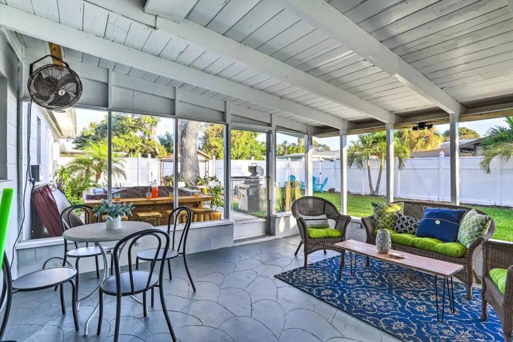 Photo of Patio Balcony in South Pinellas Community Council