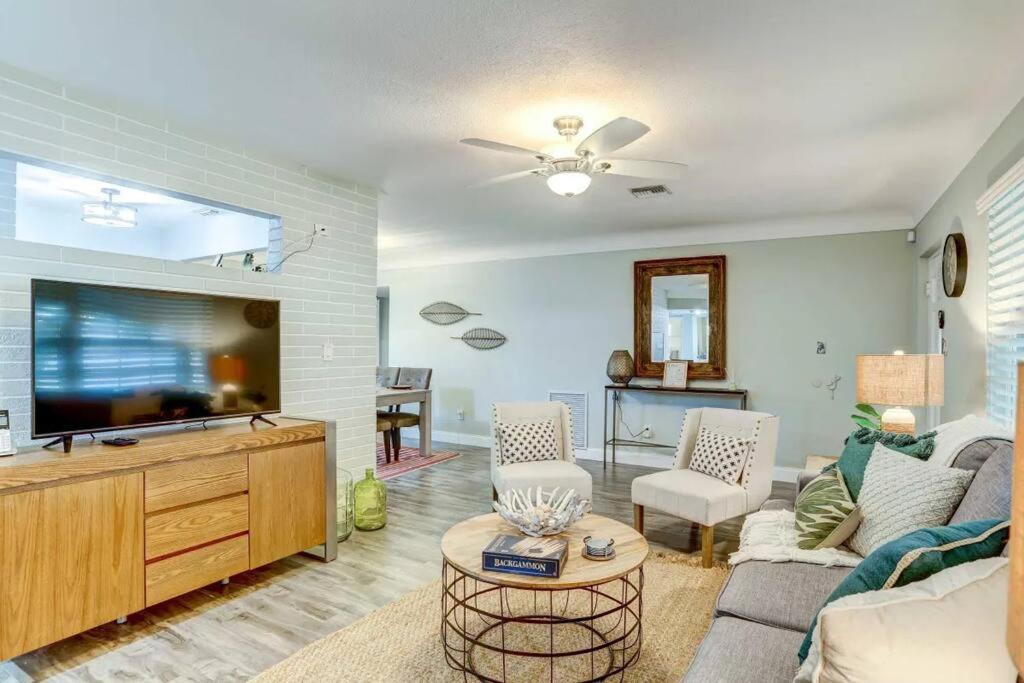 Photo of Livingroom in South Pinellas Community Council