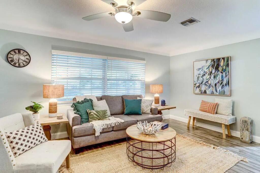 Photo of Livingroom in South Pinellas Community Council
