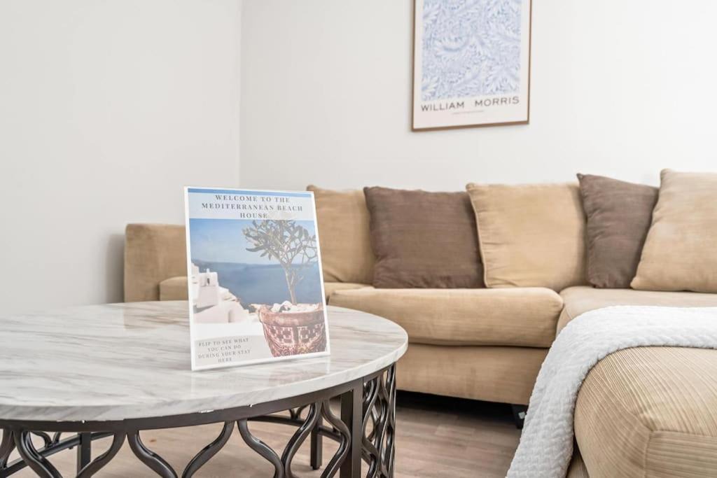 Photo of Livingroom in Town N County Park