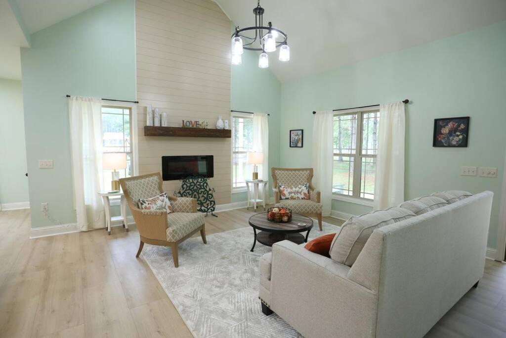 Photo of Livingroom in Eastman