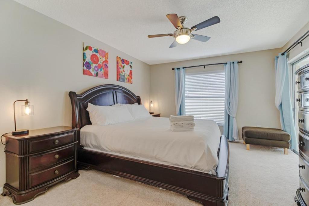 Photo of Bedroom in Greater Groves
