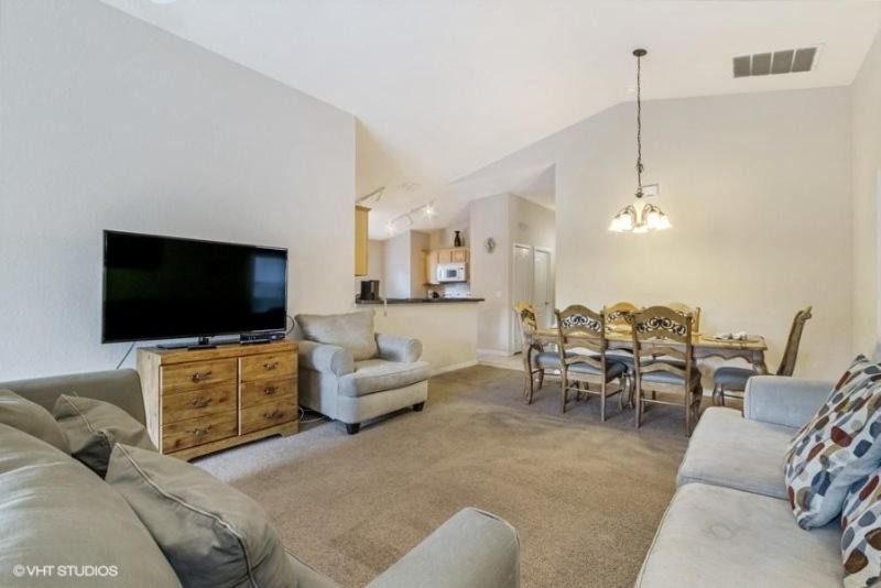 Photo of Livingroom in Greater Groves