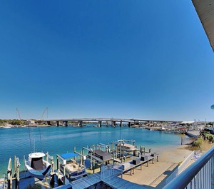 Palm Court Yacht Club 