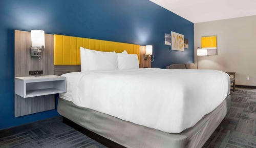 Suite, 1 King Bed, Accessible, Non Smoking