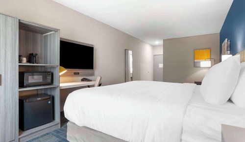 Suite, 1 King Bed, Non Smoking
