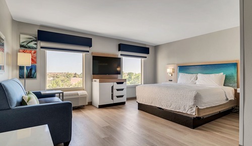 Suite, 2 Queen Beds, Roll-in Shower (Mobility Accessible)