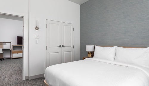 Suite, 1 Bedroom (Mobility Accessible, Roll-in Shower)