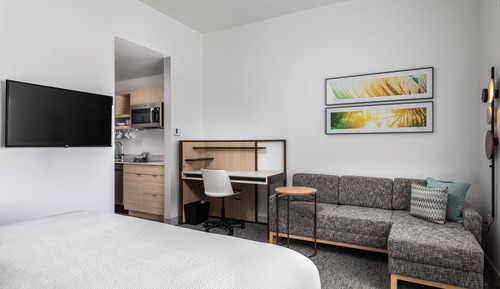 Studio, 1 King Bed with Sofa bed (Mobility/Hearing Access, Roll-in Shwr)