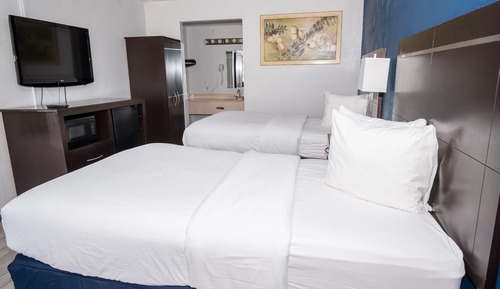 Deluxe Room, 2 Queen Beds, Non Smoking, Refrigerator & Microwave