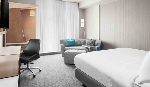Room, 2 Queen Beds, River View (Balcony)