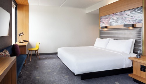 Room, 1 King Bed (Mobility/Hearing Access, Roll-In Shwr)
